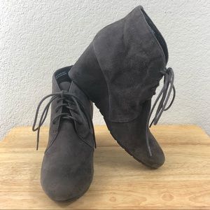 Clark’s Artisan Gray Suede Wedge “Rosepoint Dew”